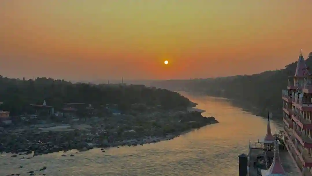 A scenic view of a sunrise n Rishikesh