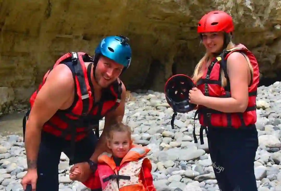 Is river rafting safe for children?, Parents and kids rafting