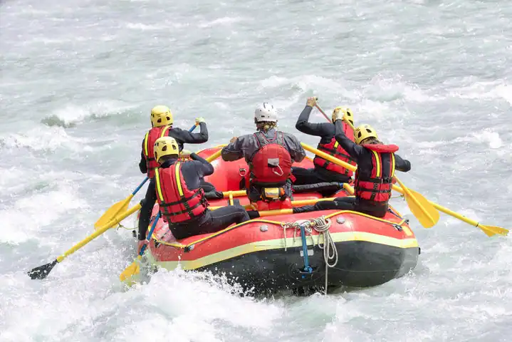 A group of 5 peoples white water rafting in Rishikesh