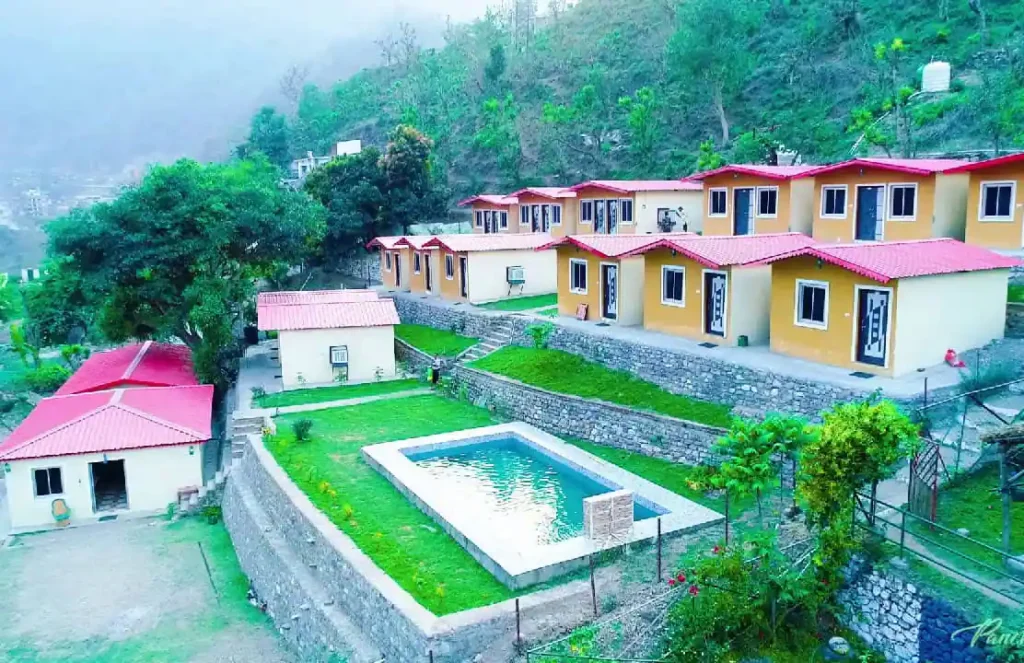 A wide view of Panchvati cottage with its swimming pool