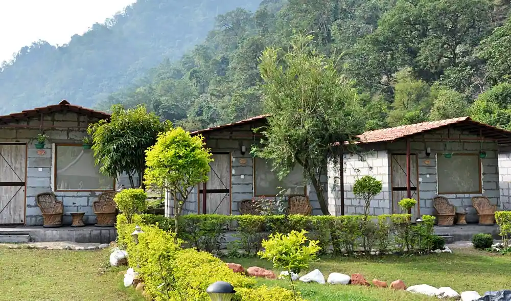 Aspen Camp, Luxury Swiss Cottage on Riverside in Shivpuri